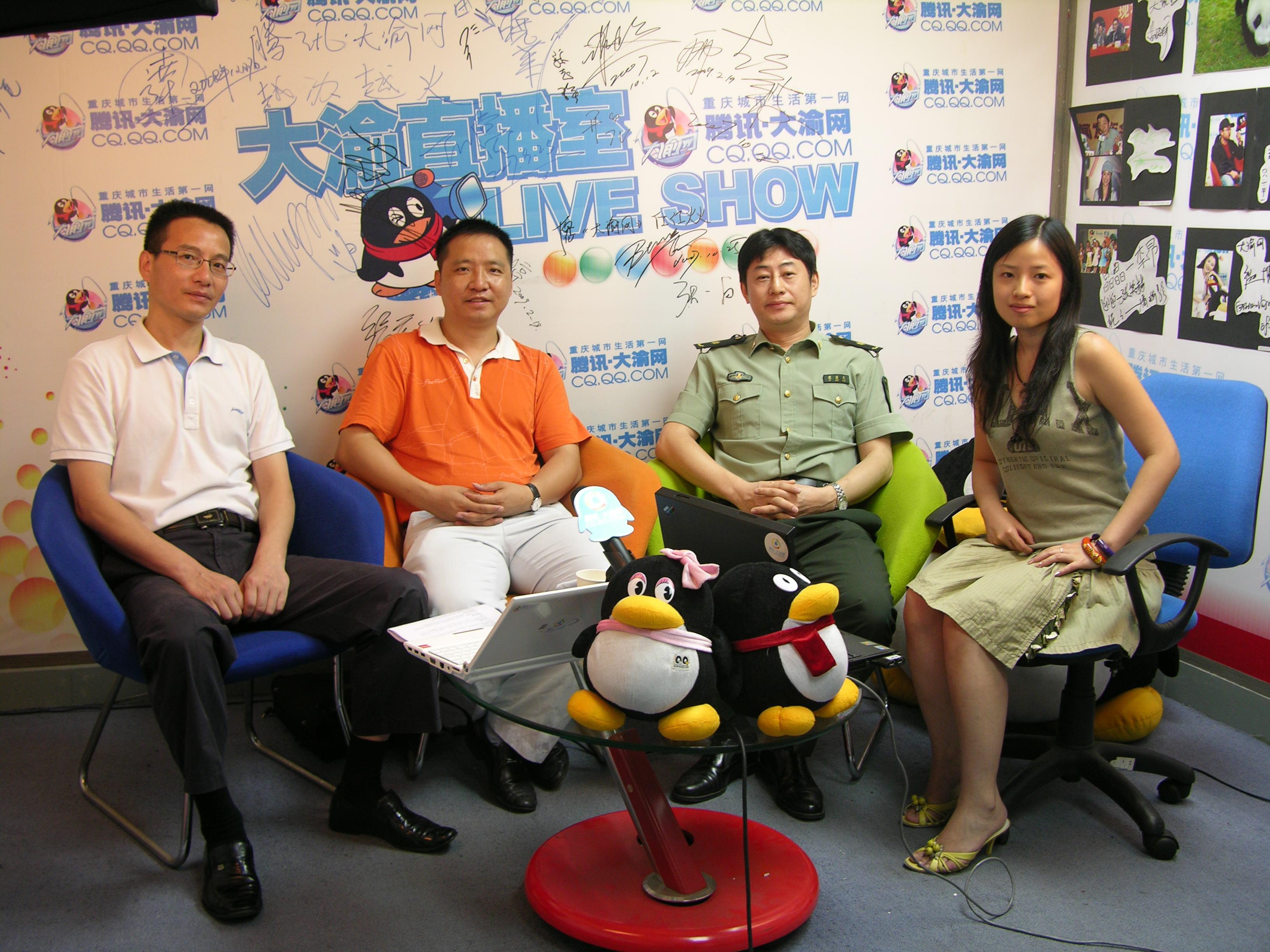 10.糜漫天理事长（右二）作客大渝网谈营养与健康重庆建设话题.jpg